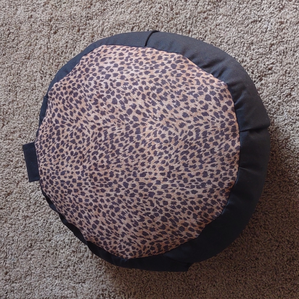 Zafu meditation cushion NWOT